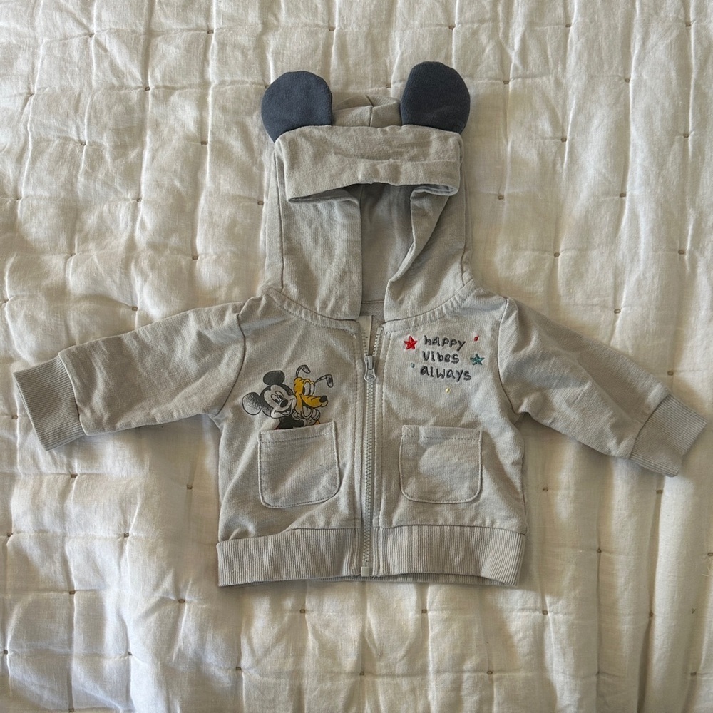 7 piece Disney baby clothes from 3mo- 1 year. Including birthday onesie! (004)